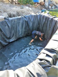 A flat sheet rubber pond liner offers great design flexibility 