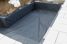 Box-welded pond liner fabricated from EPDM pond liner